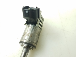  Fuel injector 