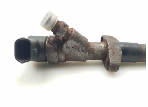  Fuel injector 