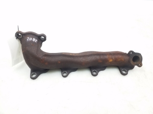  Exhaust manifold 