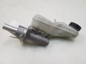  Master cylinder 