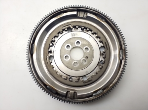  Clutch flywheel 