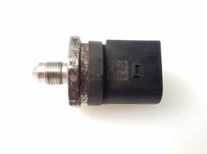  High pressure fuel line sensor 