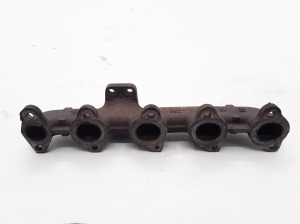  Exhaust manifold 