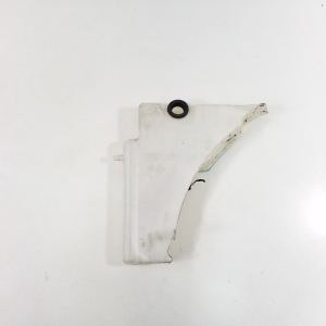  Windscreen washer tank front 