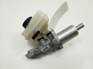  Master cylinder 