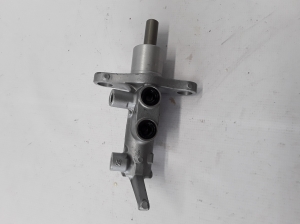  Master cylinder 