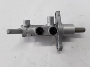  Master cylinder 