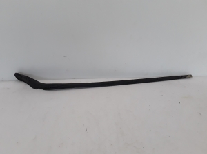  Windscreen strut outer 