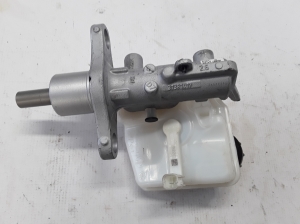  Master cylinder 