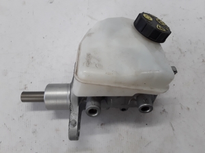  Master cylinder 