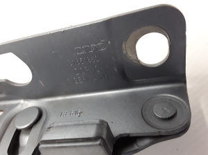  Engine cover hinge 