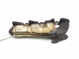  Exhaust manifold 