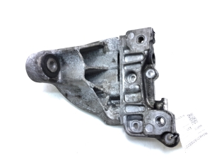  Engine holder 