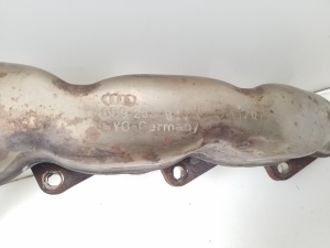  Exhaust manifold 