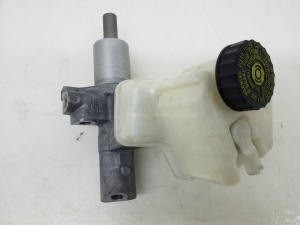  Master cylinder 