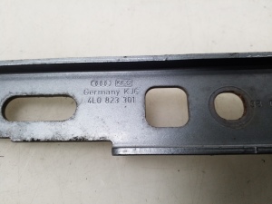  Engine cover hinge 