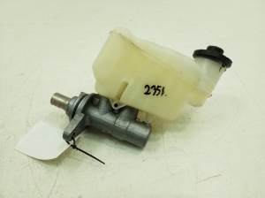  Master cylinder 