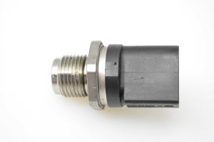  High pressure fuel line sensor 