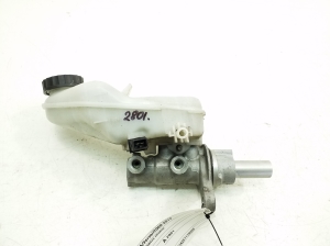  Master cylinder 