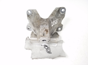  Engine holder 