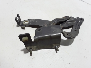  Engine cover hinge 