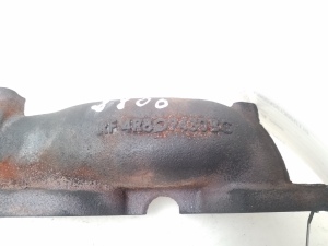  Exhaust manifold 