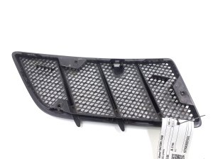  Engine cover grille 