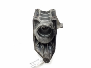  Engine holder 