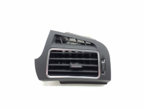  Interior panel ventilation grilles 