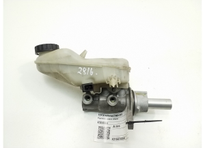  Master cylinder 