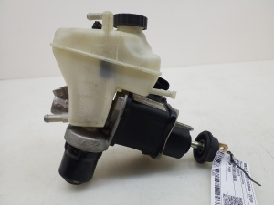  Master cylinder 