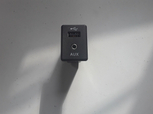  AUX connection 