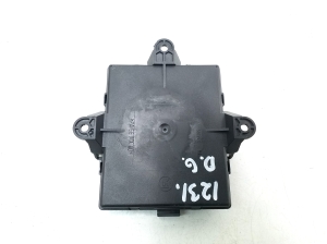  Rear side door control unit 