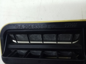  Rear wing ventilation grille 