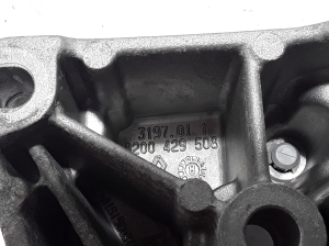  Engine holder 