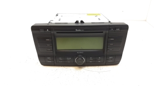  Radio / CD-Player / DVD-Player / Navigation 