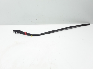  Windscreen strut outer 