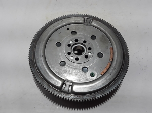  Clutch flywheel 