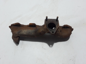  Exhaust manifold 