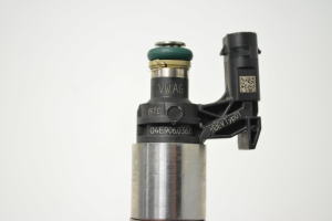  Fuel injector 