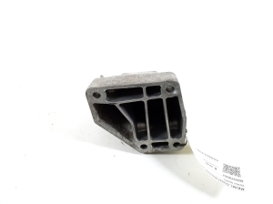  Engine holder 