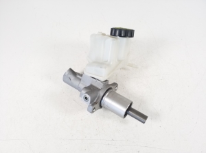  Master cylinder 