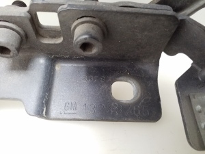  Engine cover hinge 