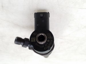  Fuel injector 