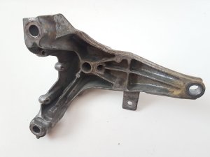  Engine holder 