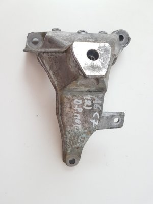  Engine holder 