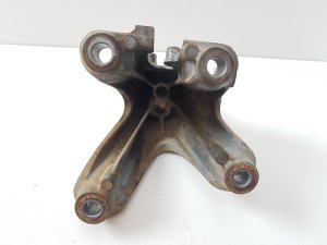  Engine holder 