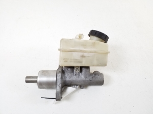  Master cylinder 