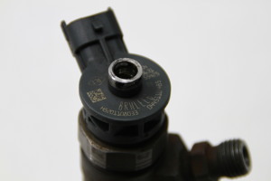  Fuel injector 