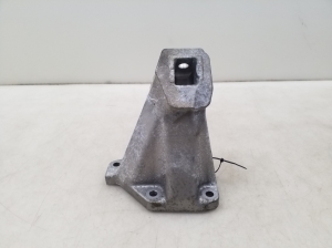  Engine holder 